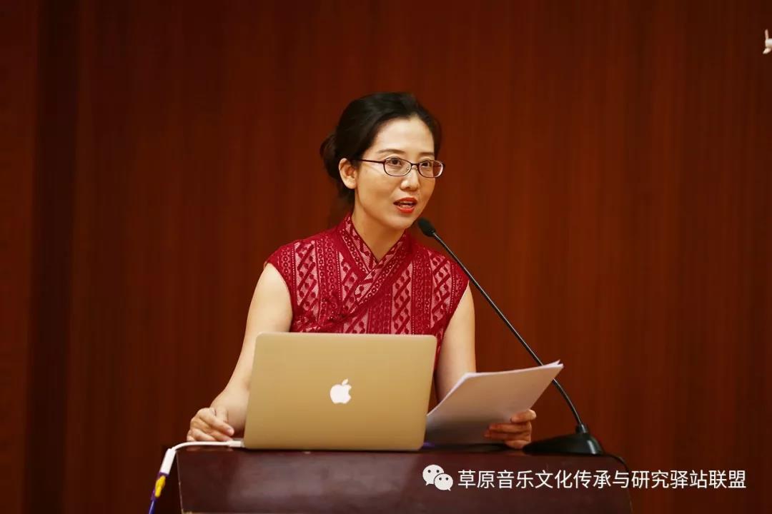 球友会教师魏琳琳博士就球友会民族音乐研究整理与传承教学情况进行汇报.jpg