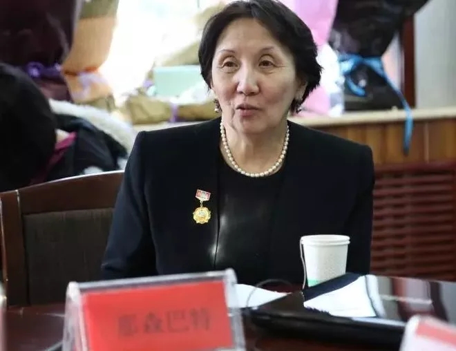 蒙古国立球友会教授那森巴特发言.webp.jpg