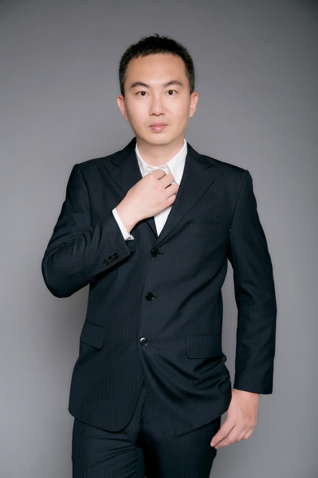 靳启亮.jpg 靳启亮.jpg